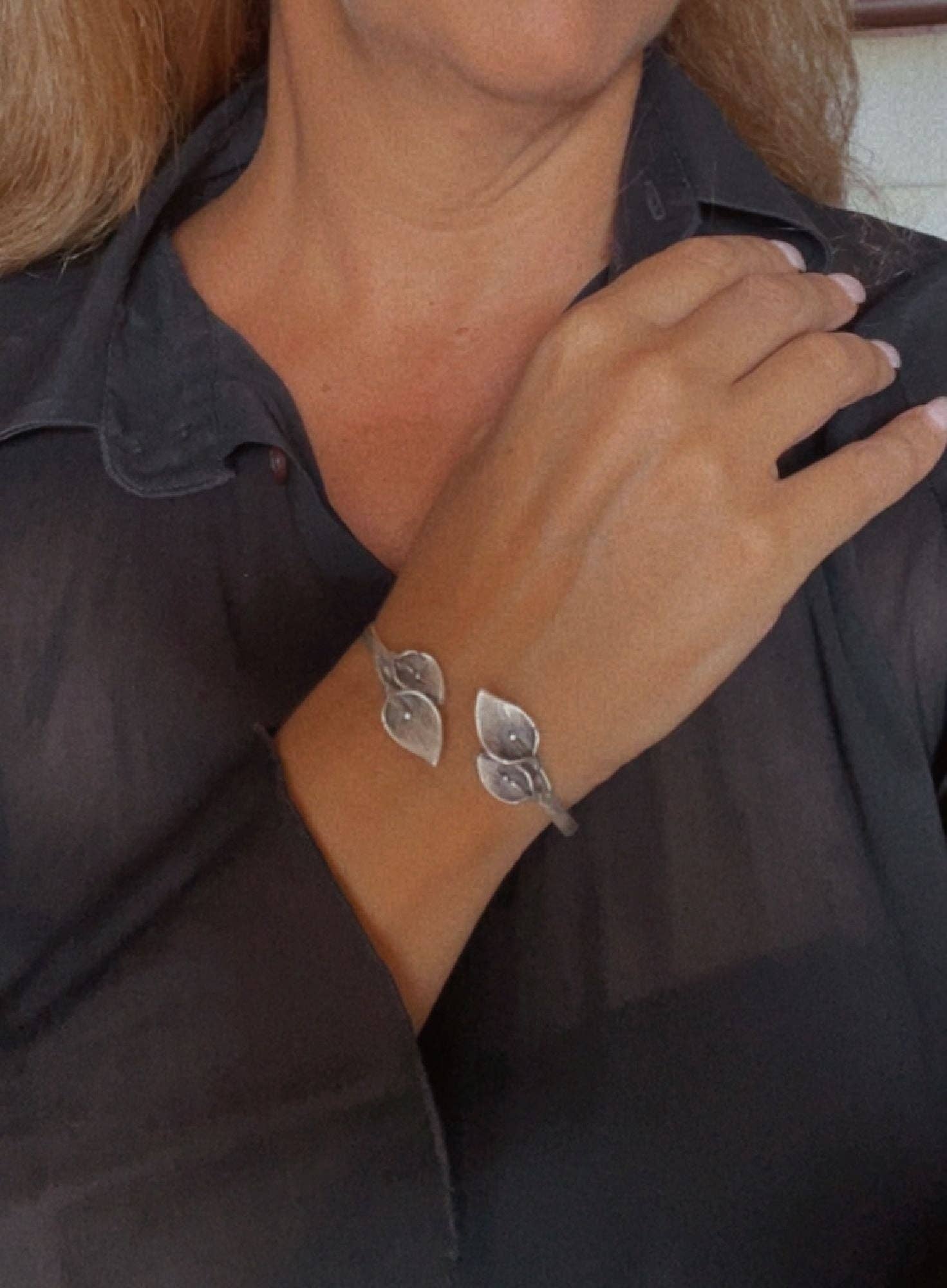 Double cleats bracelet in 7micron silver adjustable brass