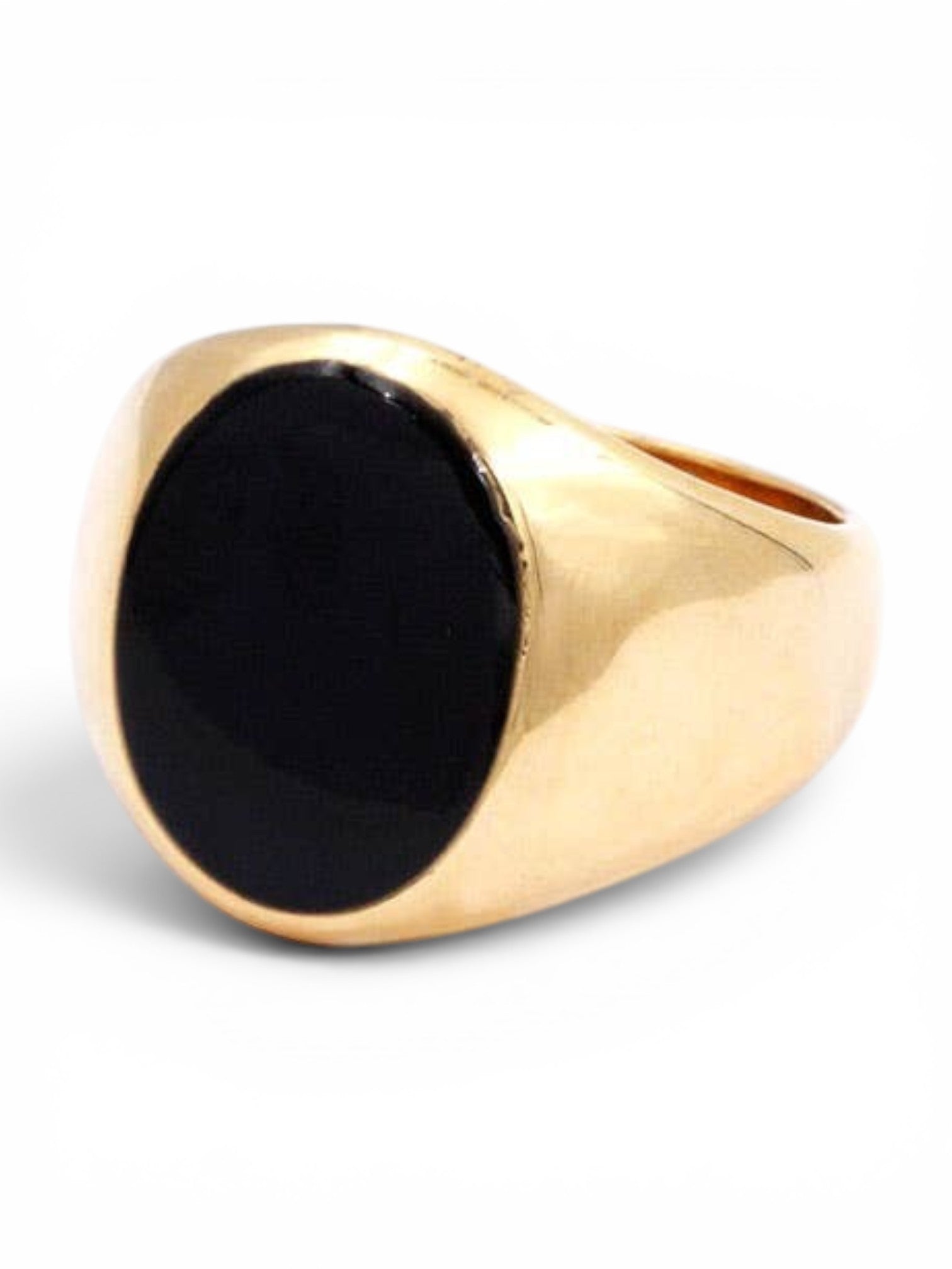 Gouden ring met zwarte steen rond