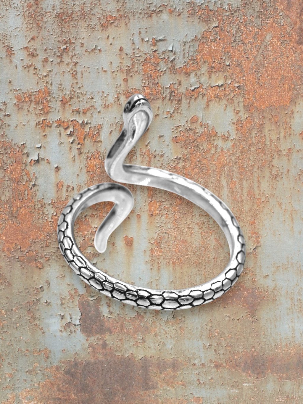 WILDSIDE silver snake ring with textured scales and polished finish. Made from 316L stainless steel.