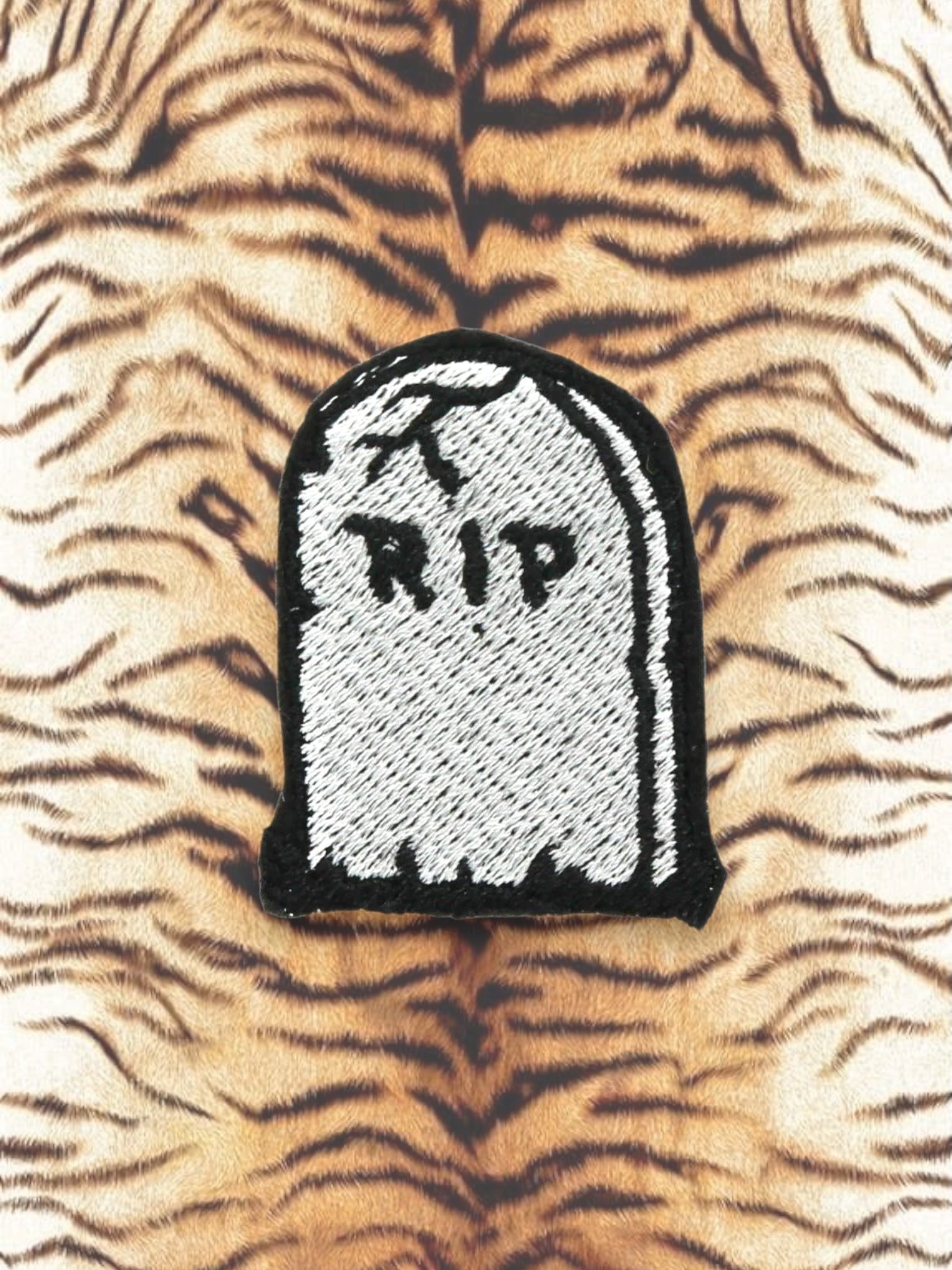 RIP Tombstone pequeño parche bordado para planchar en negro y gris