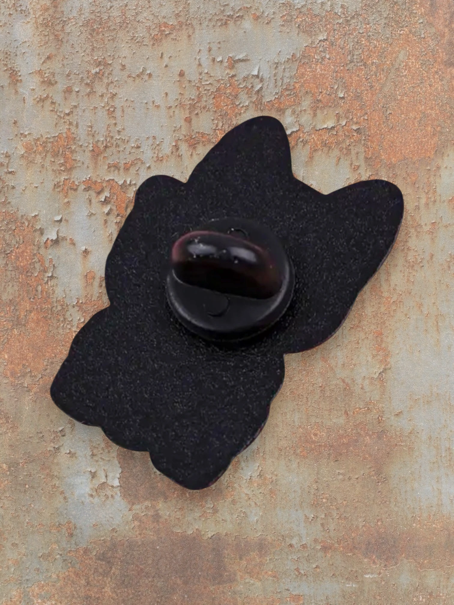 WILDSIDE black enamel cat pin with metal backing and clasp. Perfect for jackets and bags.