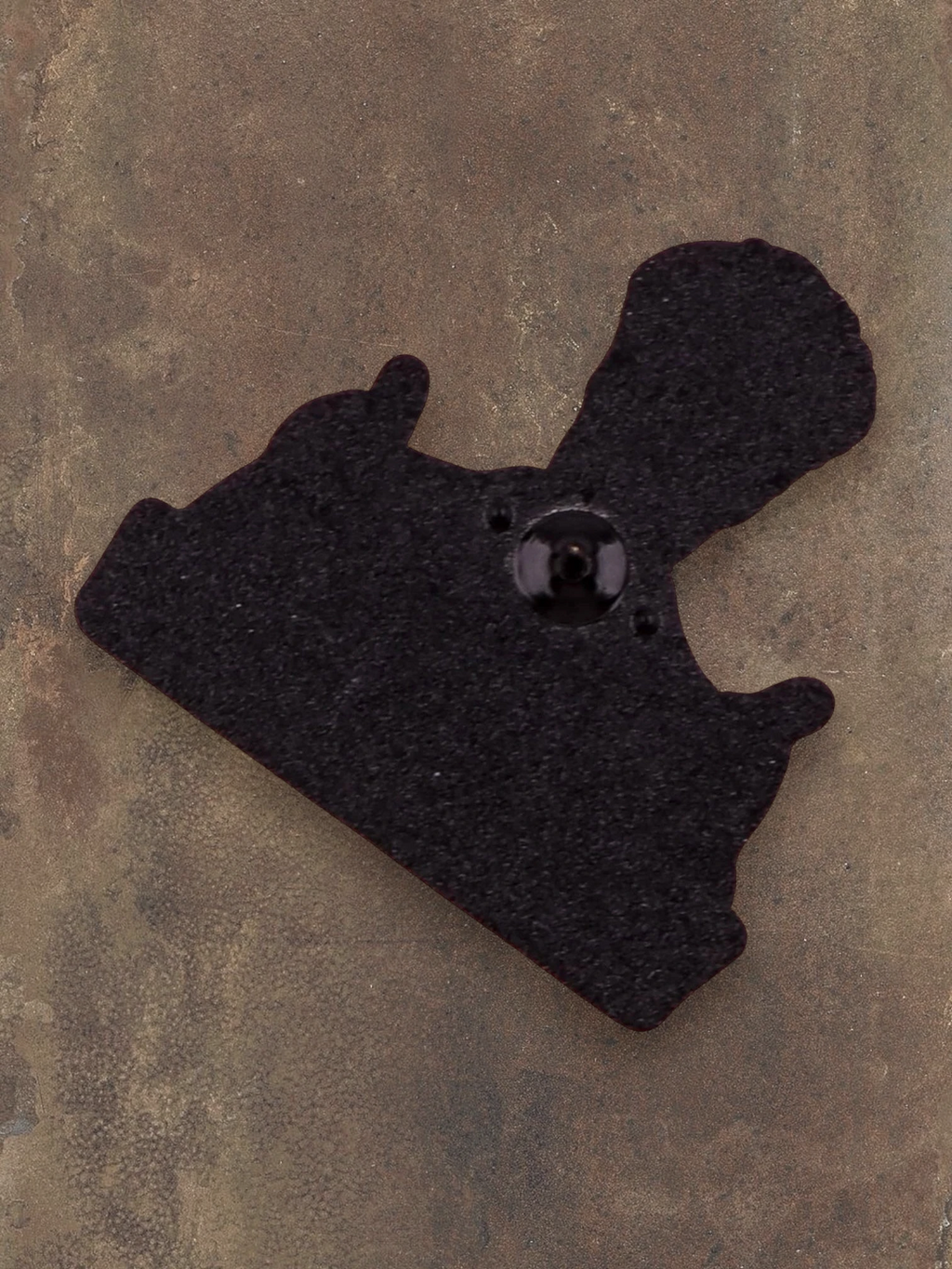 WILDSIDE Borrat enamel pin with two thumbs up, black and brown.