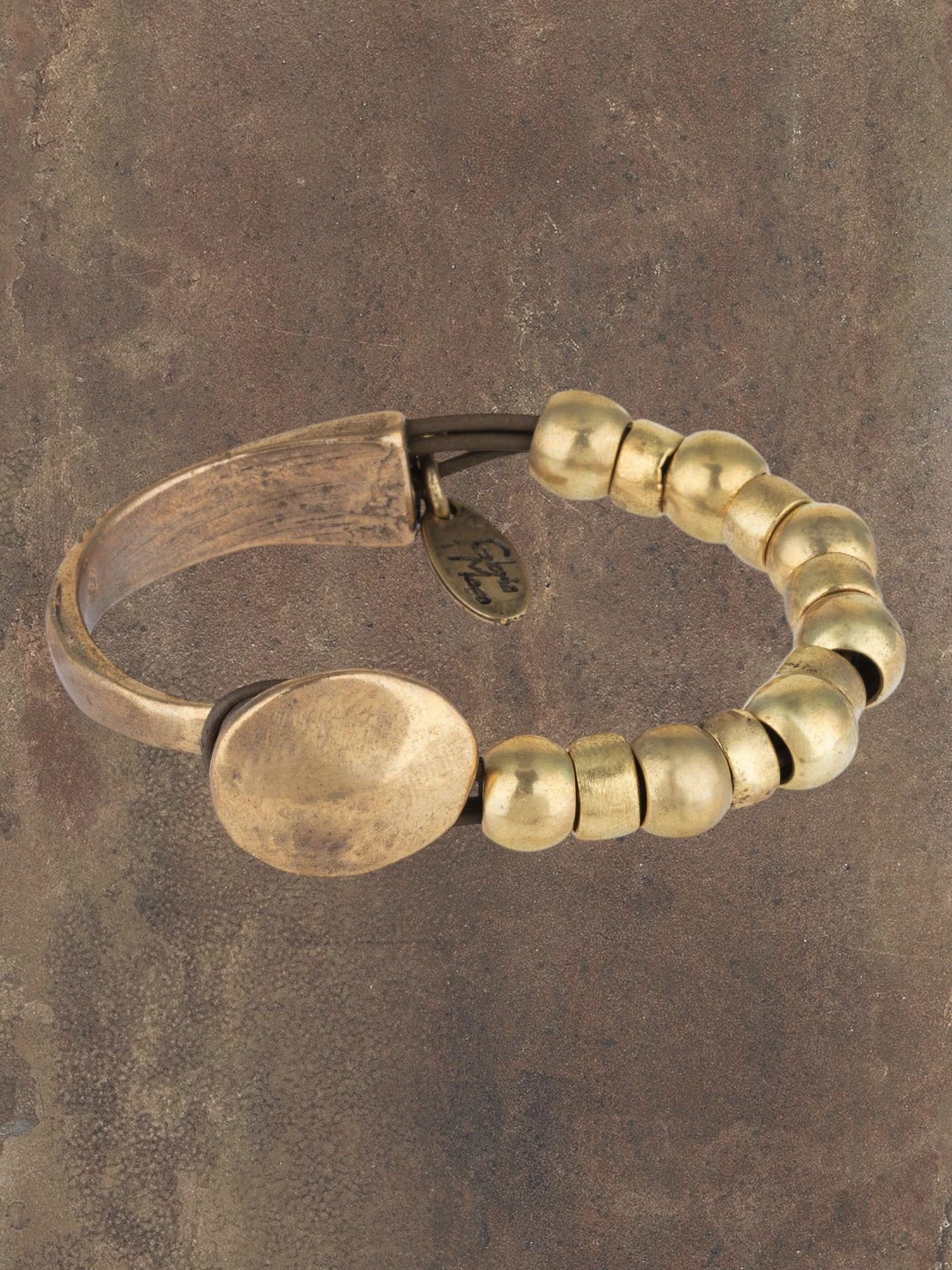 WILDSIDE Gloria Mago brown leather bracelet with gold-tone zamak beads and clasp. Made in Spain.