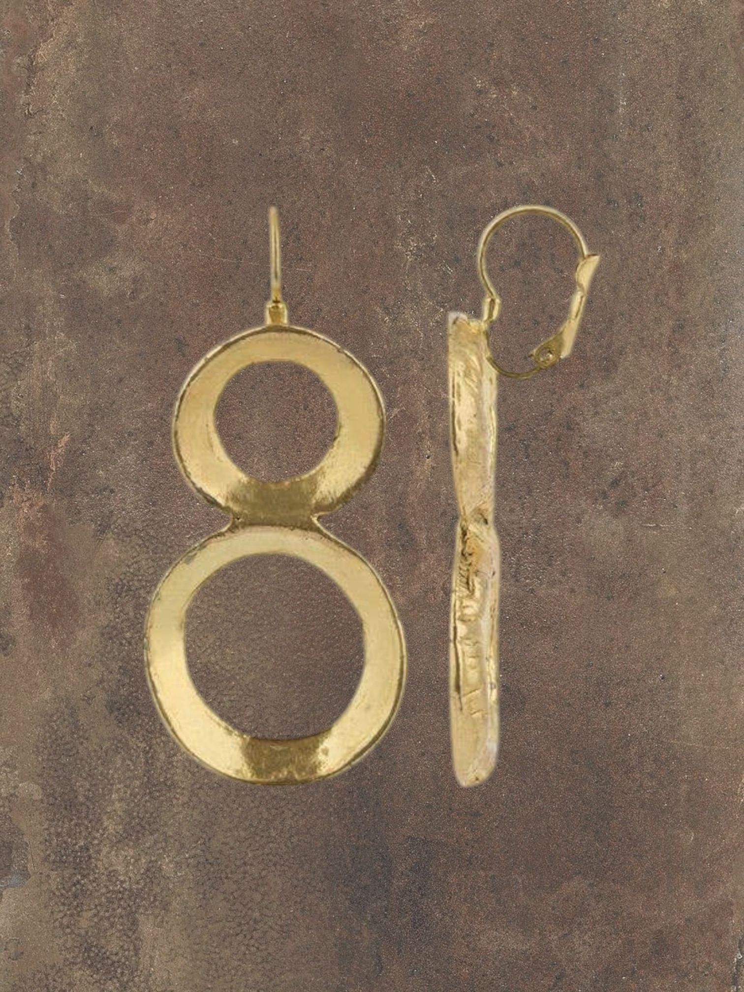 WILDSIDE gold-plated zamak figure 8 earrings with clip fastening, approx. 5.5 cm long. Made in Spain.