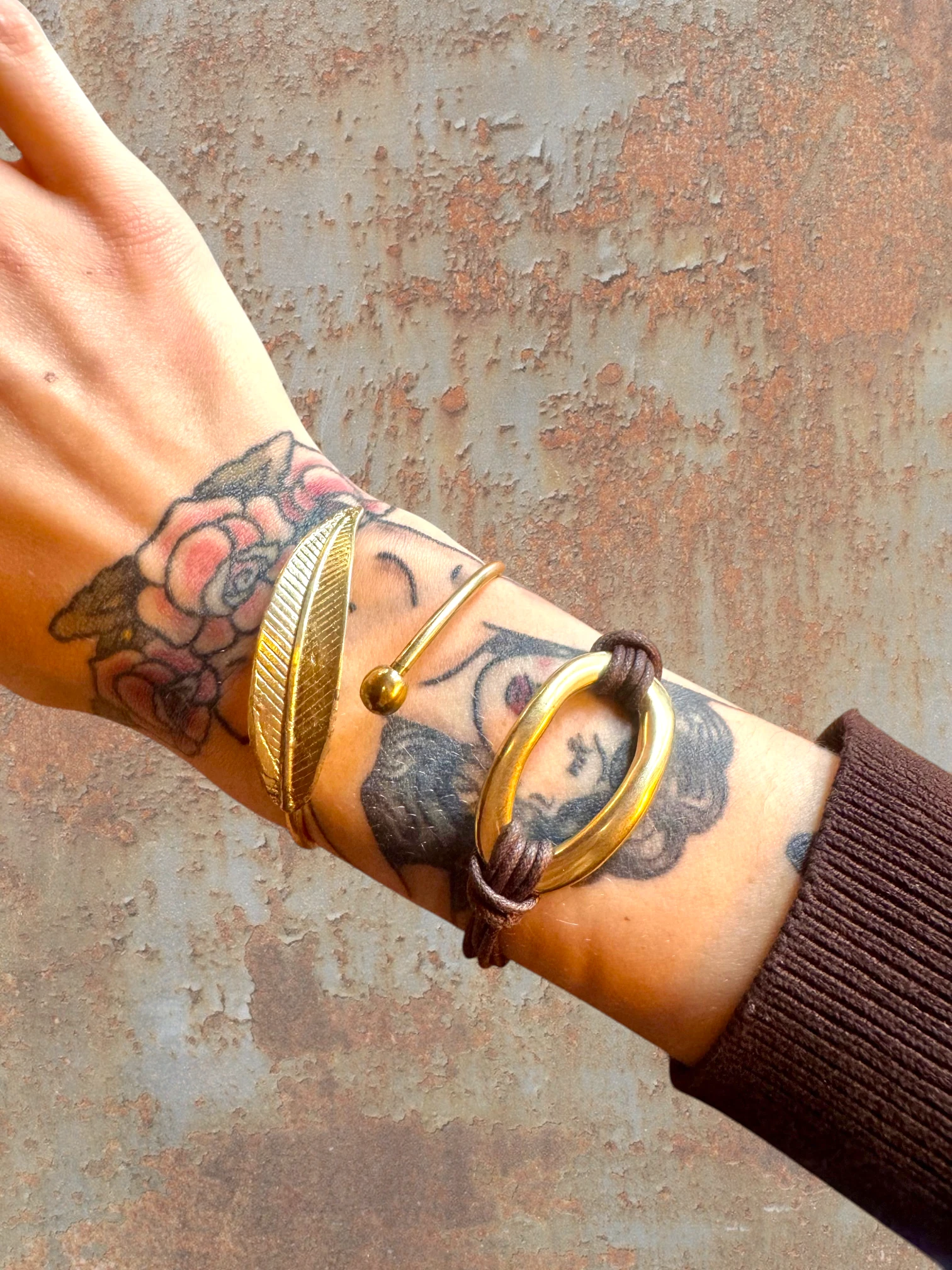 WILDSIDE gold oval link bracelet with brown cord, sterling silver Zamak clasp, adjustable length, anti-allergen