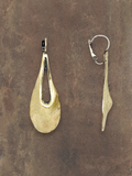 WILDSIDE gold teardrop dangle earrings with a smooth, open design. Anti-allergic and sustainably made in Spain.