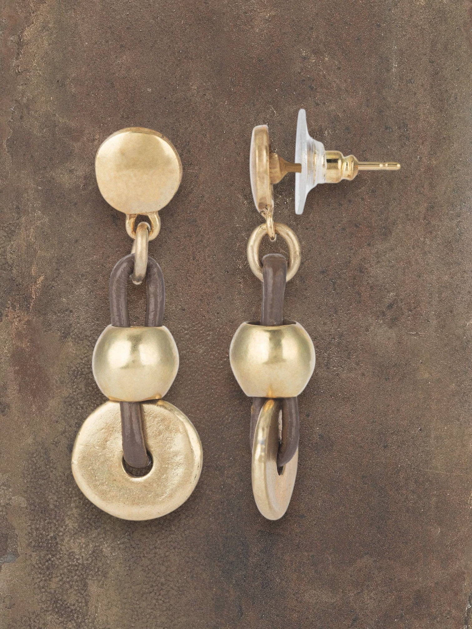 WILDSIDE golden brown leather and gold-plated zamak dangle earrings, approx 4cm, anti-allergic, made in Spain.