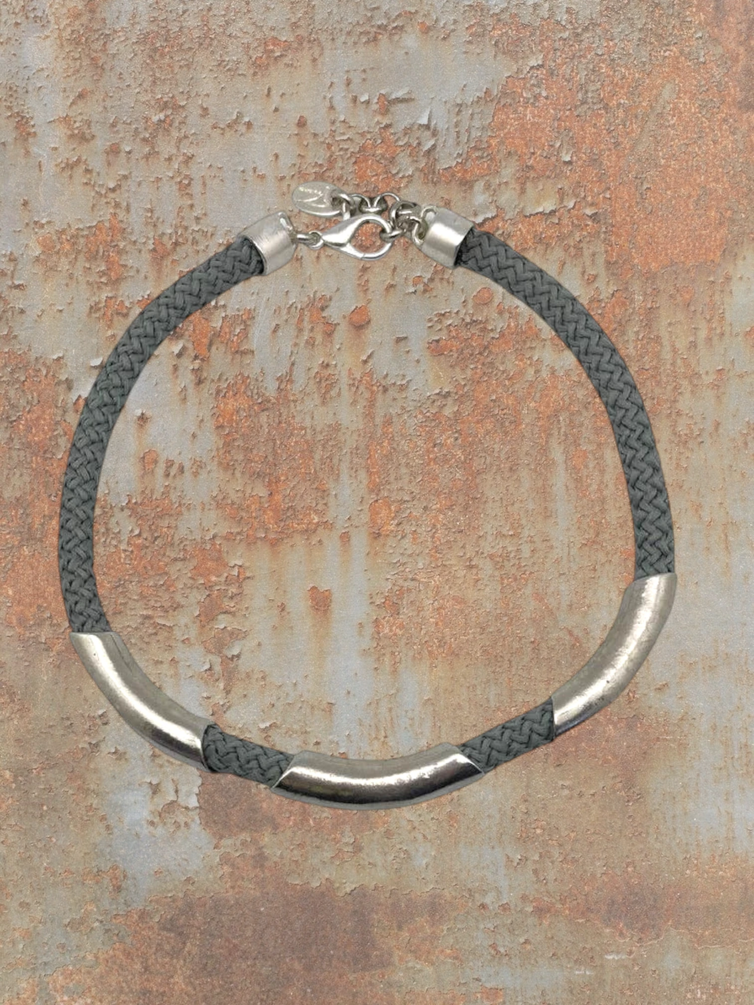 WILDSIDE "Naut" triple gray cotton cord necklace with silver-plated zamak tubes and carabiner closure.