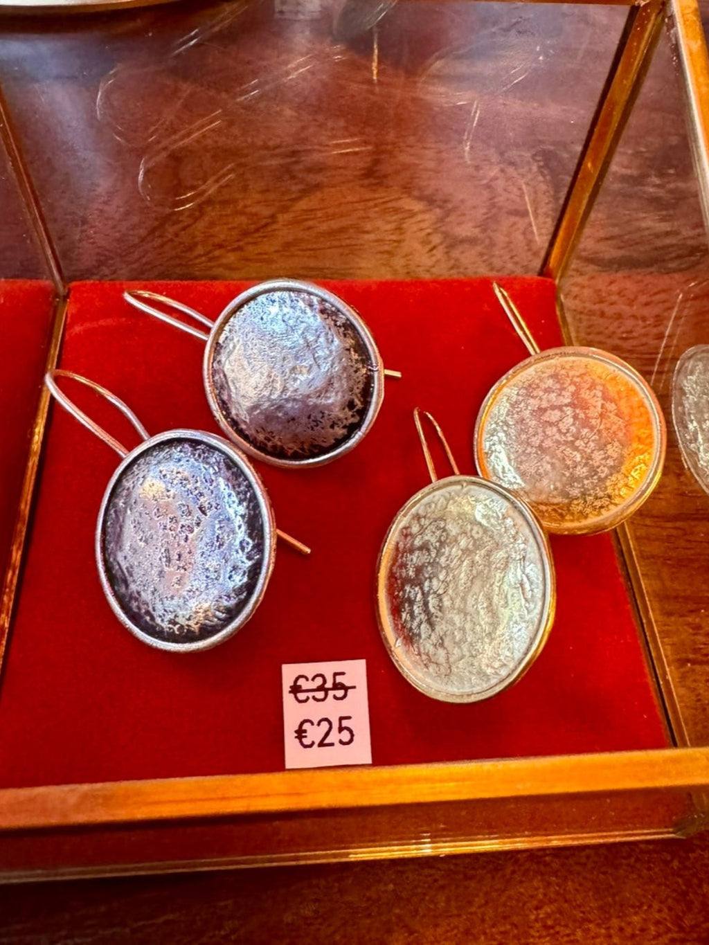 WILDSIDE hammered silver plated zamak moon drop earrings, approx 4.5 cm, anti-allergic, made in Spain.