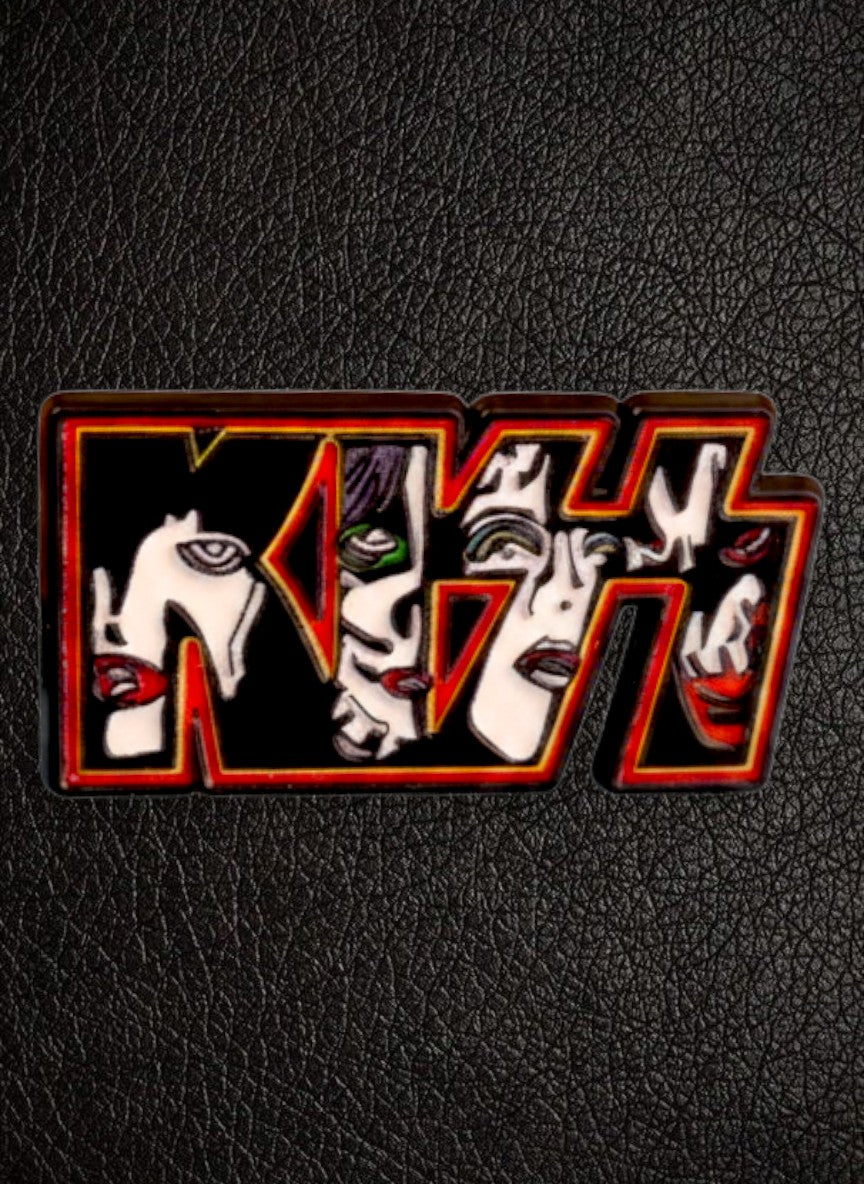 WILDSIDE Kiss band logo pin with four faces in red, black, white, and green.