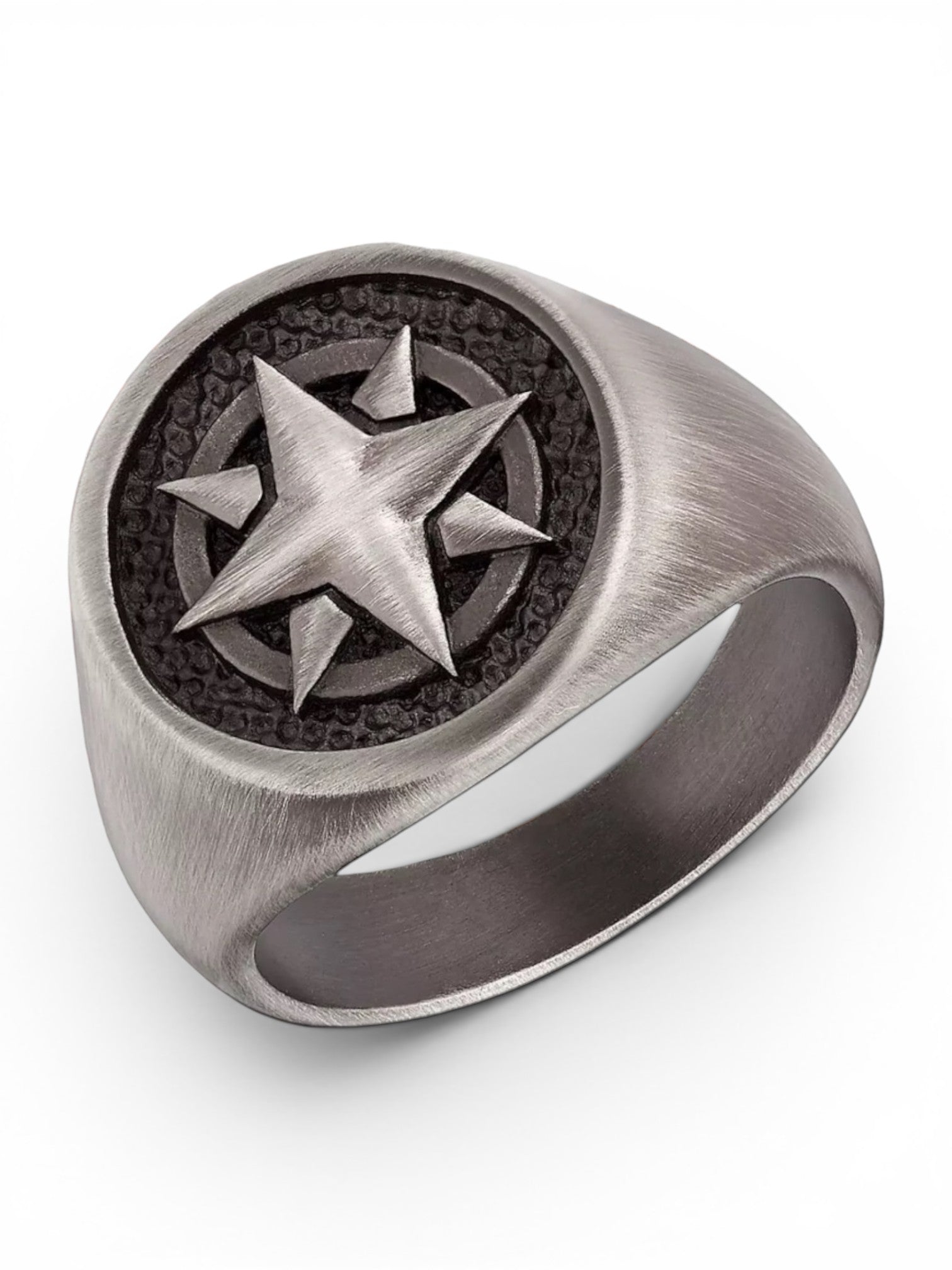 WILDSIDE s. Oliver Kompas ring in brushed silver featuring a raised star compass design on a textured black background