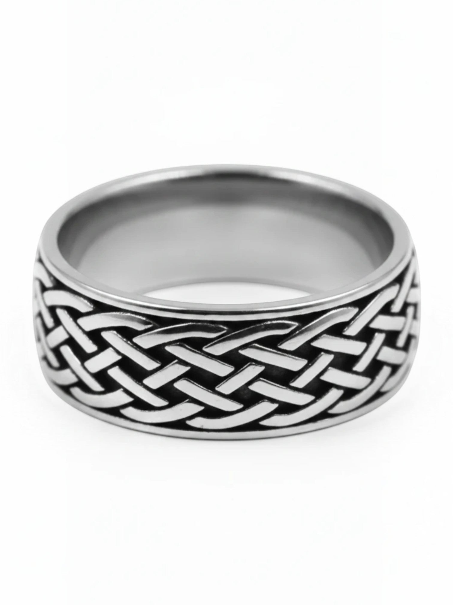 WILDSIDE silver braided ring made of hand-polished 316L stainless steel with a detailed Celtic knot pattern.
