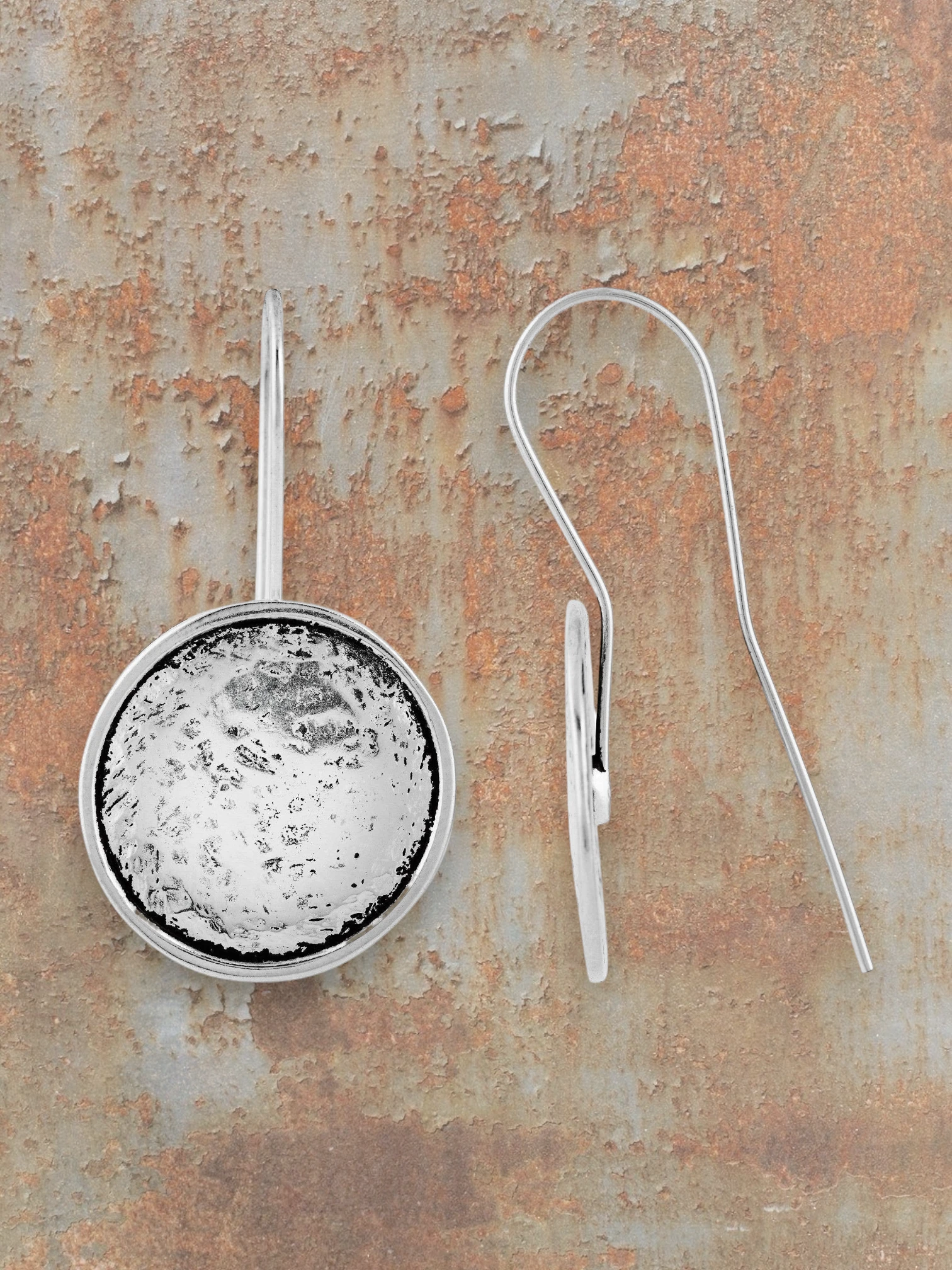 WILDSIDE silver plated zamak hammered moon earrings, approx 4.5 cm, anti-allergic, made in Spain.