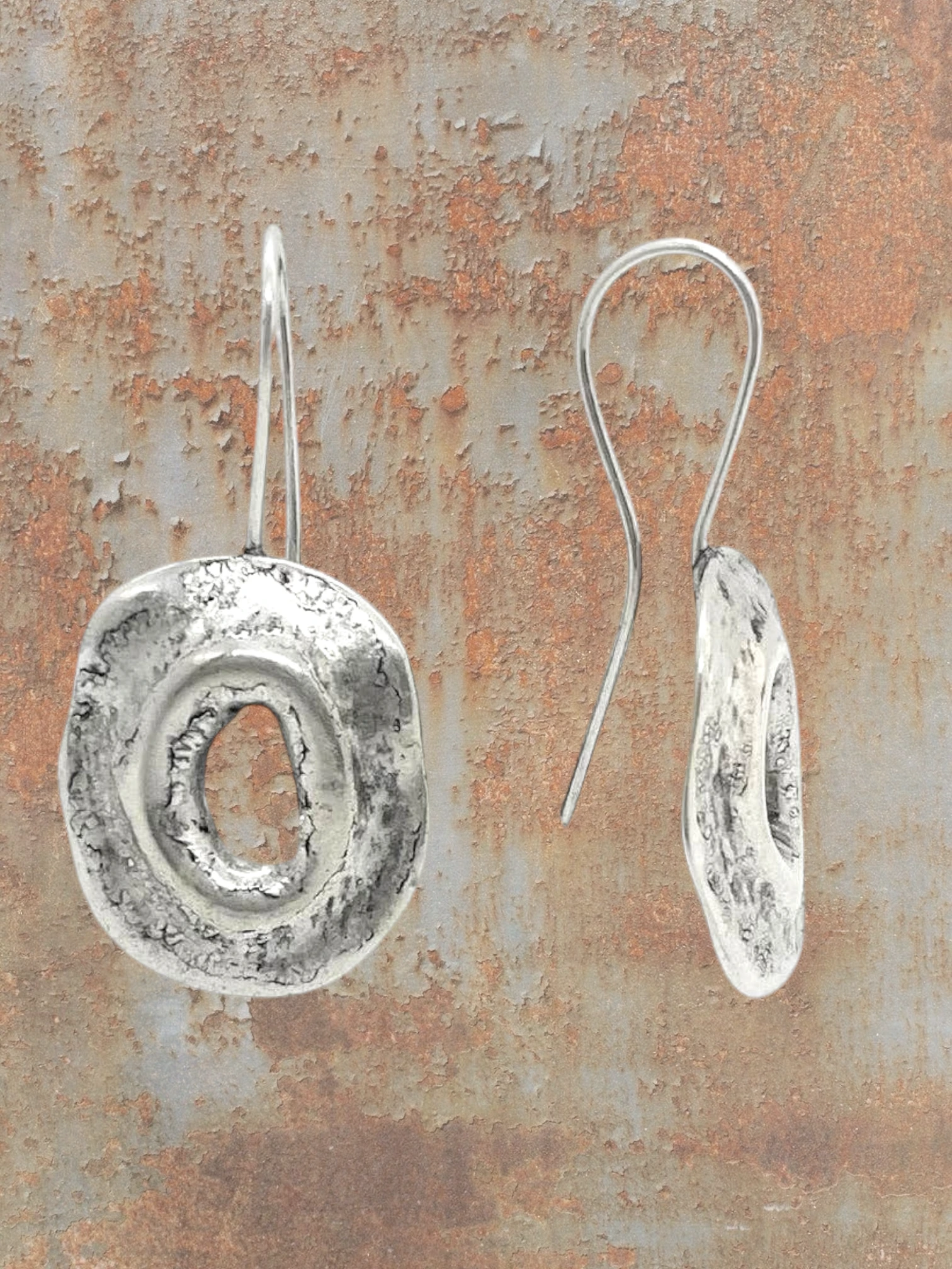 WILDSIDE silver plated zamak hammered drop earrings, approx. 5cm long, anti-allergenic and nickel-free.