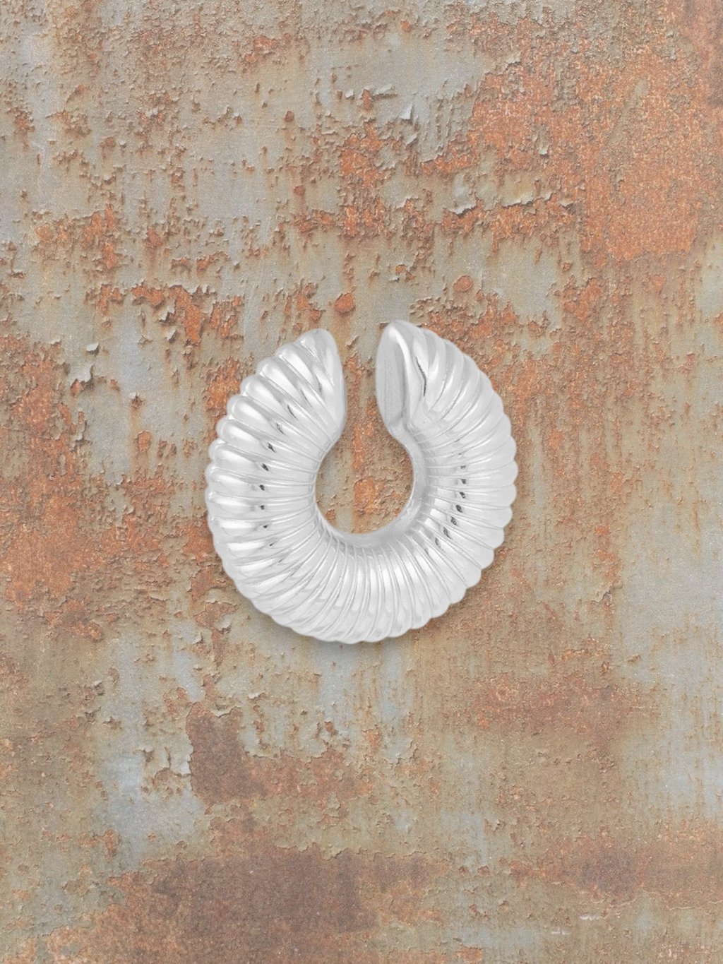 WILDSIDE silver ribbed ear cuff, a statement accessory that requires no piercing. Timeless design for any occasion.